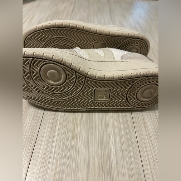 Veja V-10 B-Mesh White Neutral - Picture 8 of 9